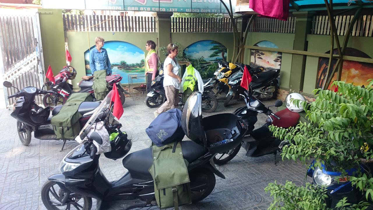 Backpackers Hotel Ha Tinh Bagian luar foto